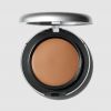 „Studio Fix Tech Cream-to-Powder Foundation“.